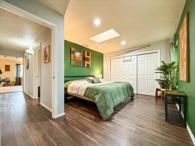 Building Photo - 521 Camino Solano