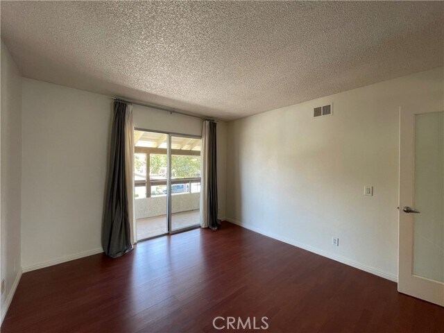 Building Photo - 5315 Village Cir Dr