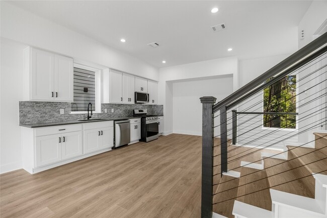 Building Photo - 1046 Marjorie St