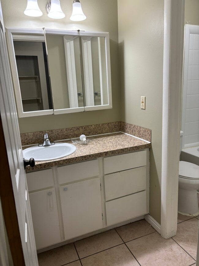 Building Photo - 1818 E 5625 S