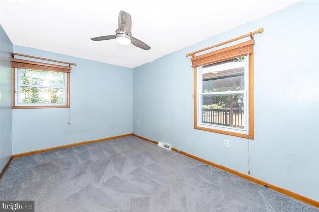 Building Photo - 11584 Liberty Oak Dr