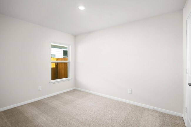Building Photo - 10389 Sweetwater Creek Dr