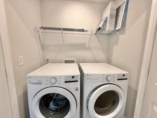 Building Photo - Stunning 3BD, 2.5BA Raleigh Townhome with ...