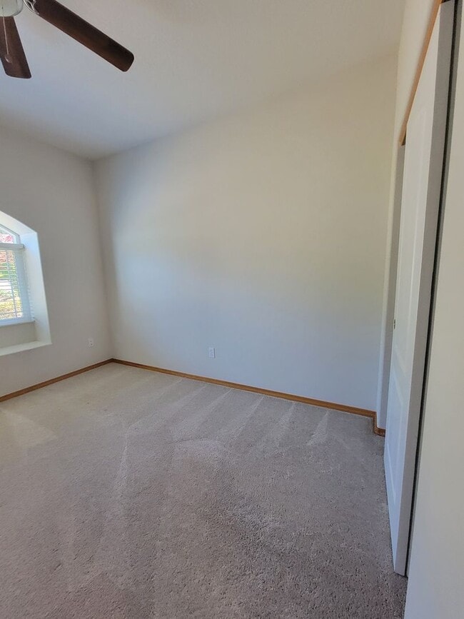 Building Photo - 100 Sapphire Pl