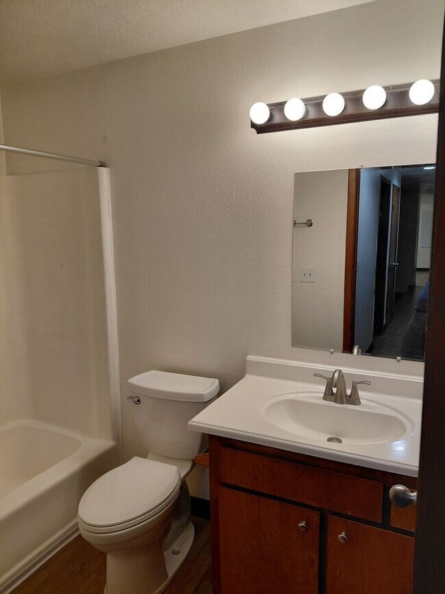 Building Photo - Charming & affordable Single-Family Home in Desirable West Salem Neighborhood!