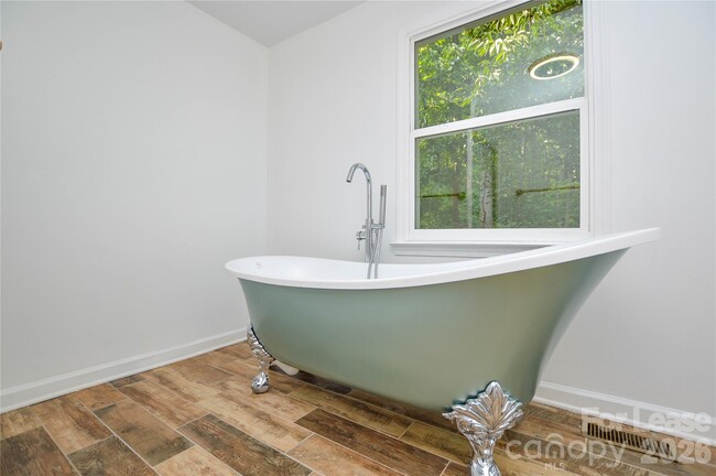 Building Photo - 5821 Hornet Dr