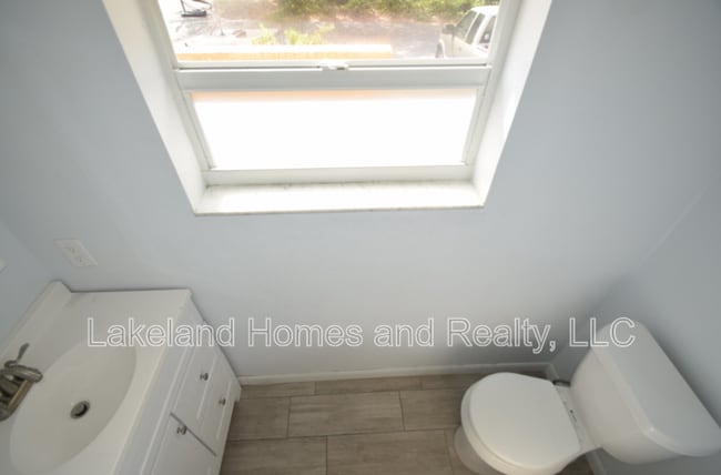 Building Photo - 939 Castle Way