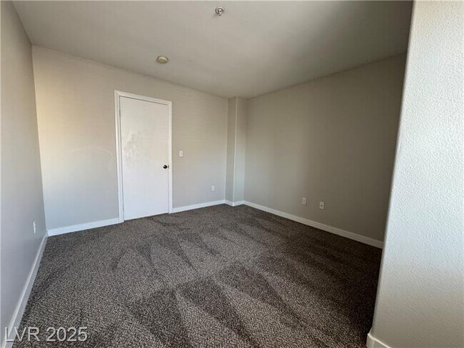 Building Photo - 3231 Ocean Spray Ct
