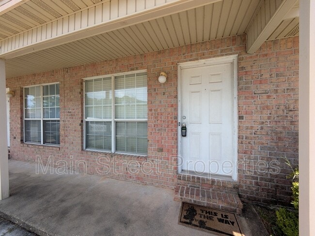 Building Photo - 3359 Greenbriar Circle