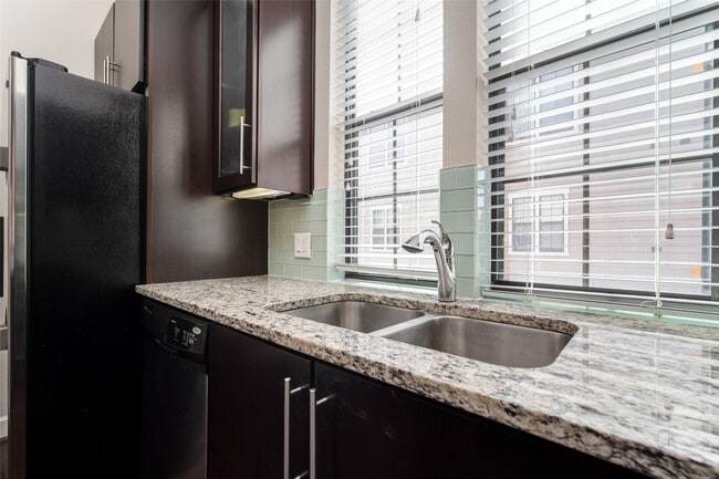 Building Photo - 2110 Shearn St