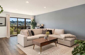 Building Photo - Magnolia Gem, Renovated for todays modern lifestyle