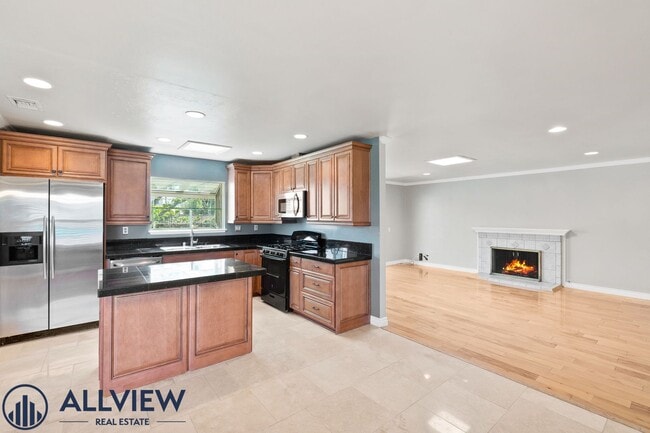Building Photo - Upgraded 4 Bedroom, 3 Bathroom Home Available