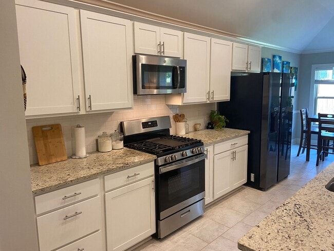 Building Photo - 166 Cullom Dr