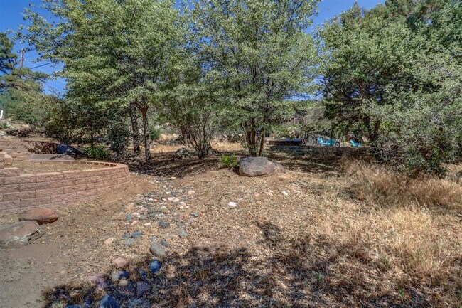 Building Photo - Immaculate 3 bedroom, 2 bath home in Presc...