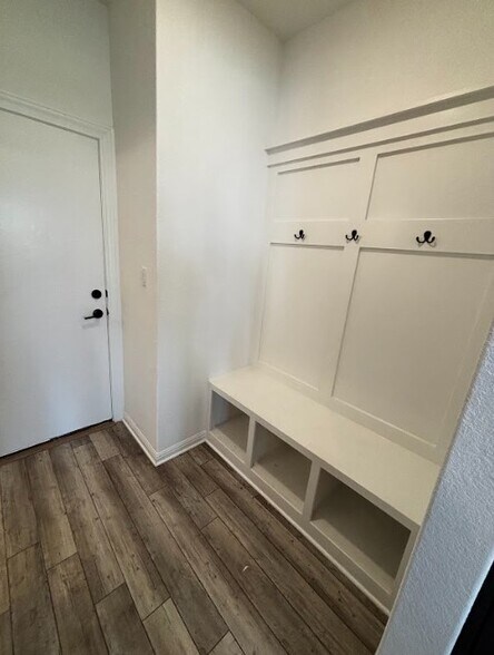 Building Photo - 2725 Woodall Dr