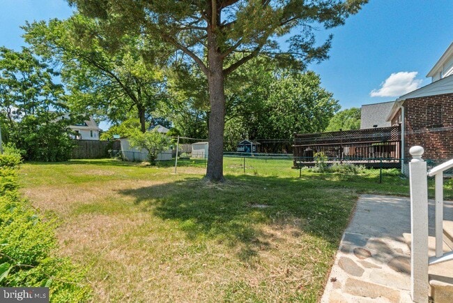 Building Photo - 3027 Lavender Ave