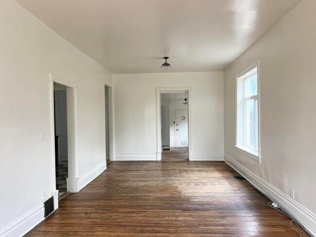 Building Photo - 615 S 900 E