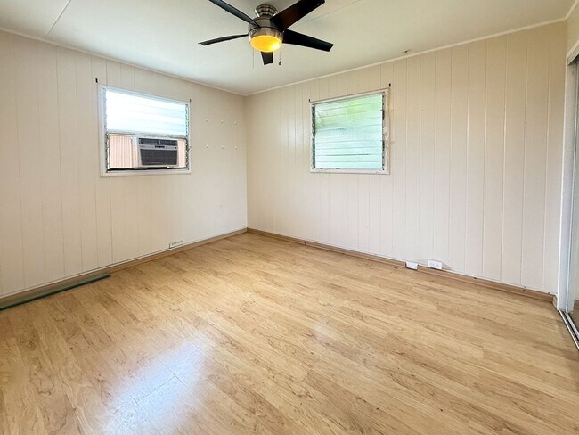 Building Photo - Charming 3-Bedroom Home with Massive Yard in Urban Honolulu!
