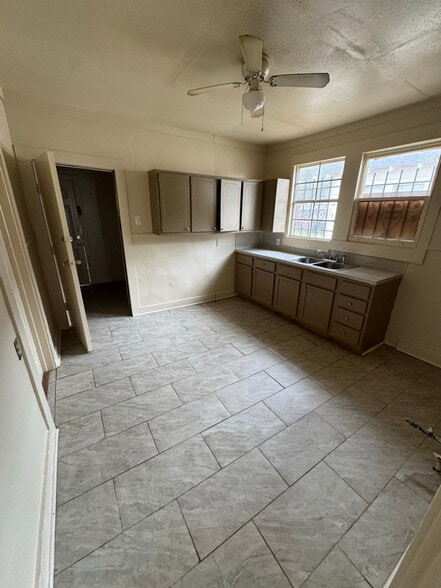 Building Photo - 536 N 24th St