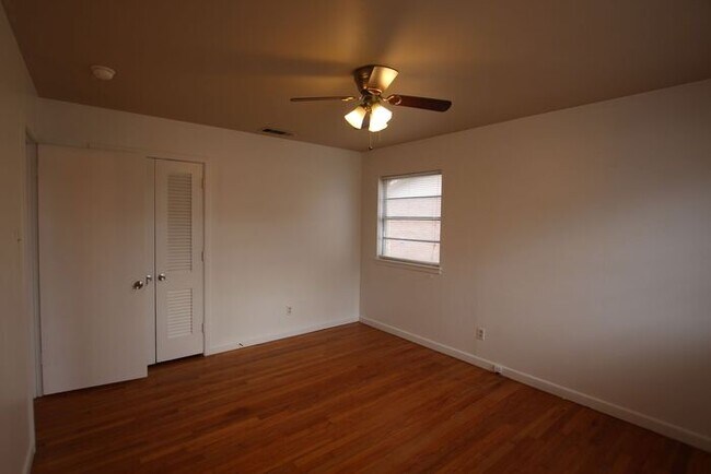 Building Photo - 3 Bed 2 Bath Home Near UT Tyler!