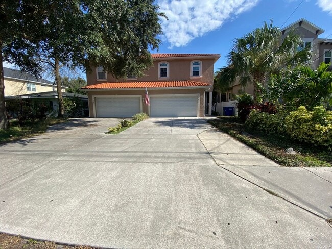 Building Photo - Fully Renovated Large 3 Bed 2.5 Bath 2 Car Garage Townhouse in Perfect Location