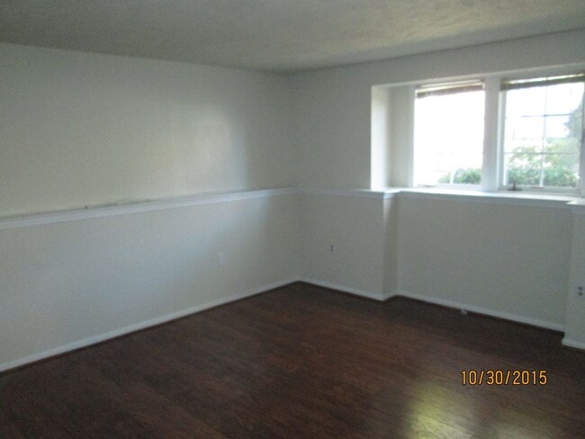 Building Photo - Tow bedoom Condo