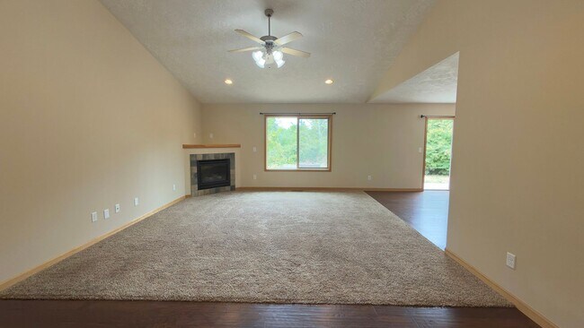 Building Photo - 355 SW Kalmia Ave