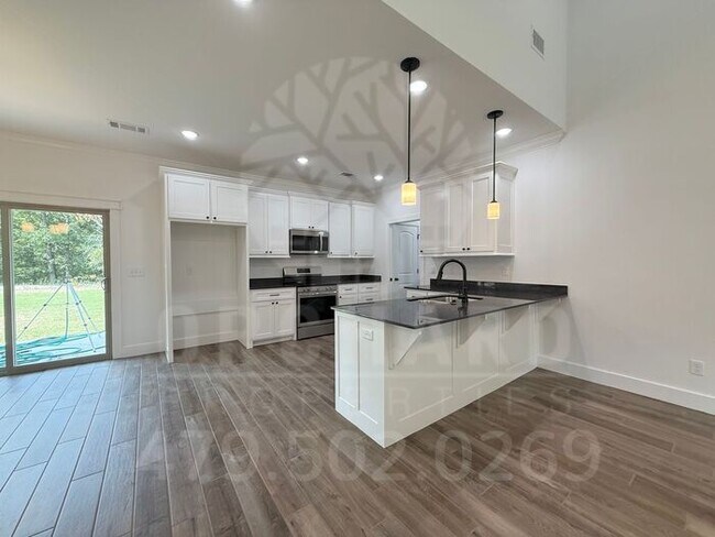 Building Photo - Bella Vista Single-Family Home- 3 Bed/ 2 B...