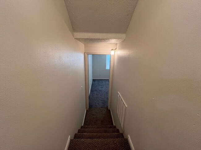 Building Photo - 461 E Cobblecreek Dr