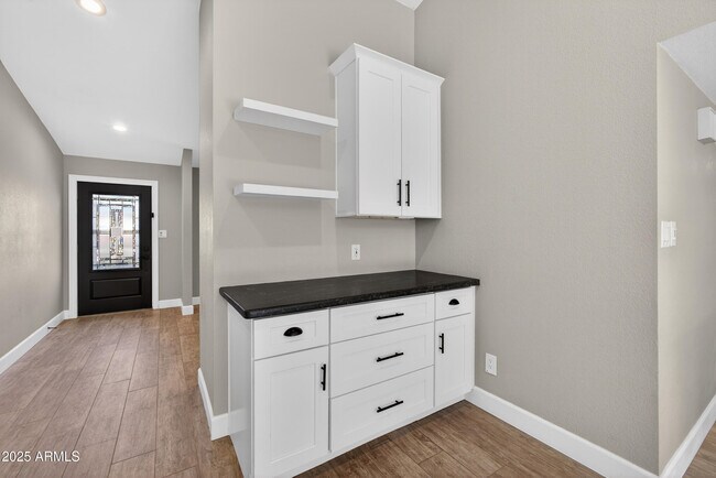 Building Photo - 6833 E Kelton Ln