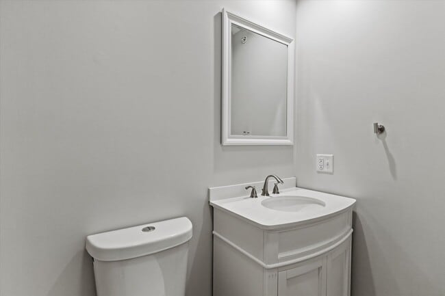 Building Photo - 30 Daylily Ln