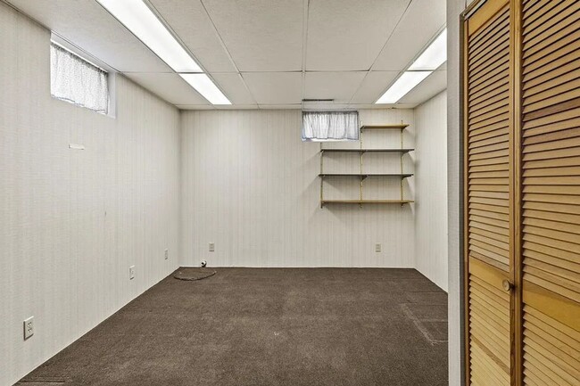 Building Photo - Spacious Harvey Oaks 4-bedroom home with classic charm and modern updates