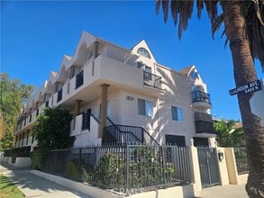 Building Photo - 14159 Gilmore St