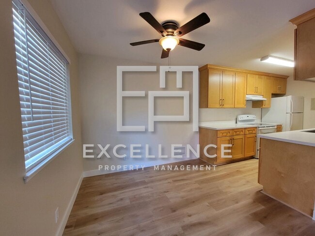 Building Photo - 2/1 Townhouse - Updated Kitchen, Community Pool, Storage, One Side of 2 Car Garage (For Storage)