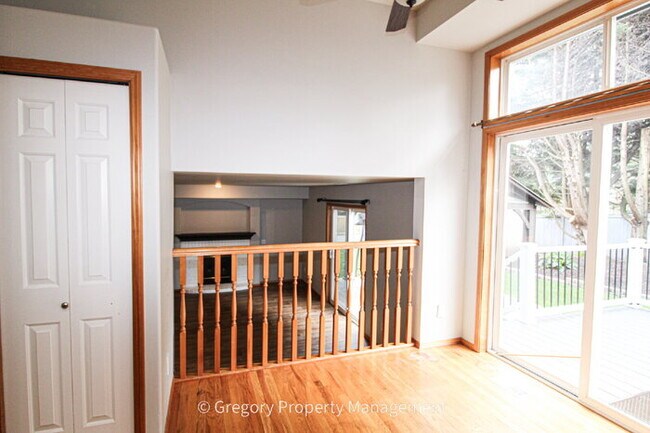 Building Photo - Well Maintained 1st Time Rental 4bed 3bath 2 Car 2076sf New Paint. Huge Fenced Backyard A/C