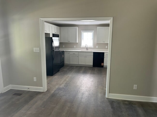 Building Photo - 627 W Northwest Blvd