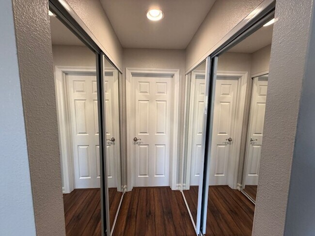 Building Photo - Beautiful 2-Bedroom Condo in Desirable Ran...