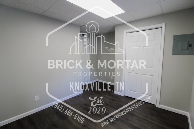 Building Photo - 1005 Clendenen Rd