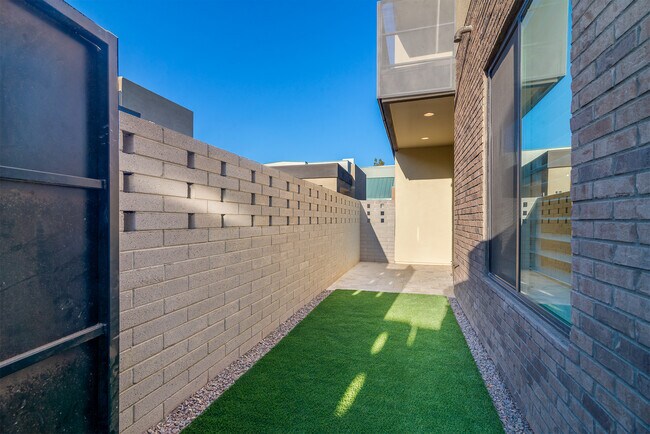 Back Patio - 901 S Smith Rd