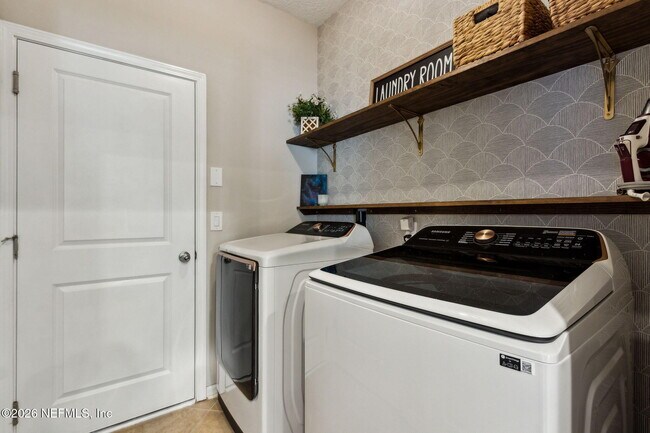 Building Photo - 81056 Leeside Ct