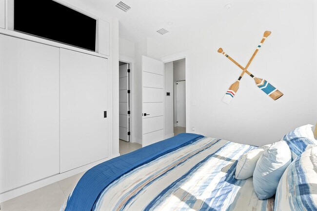 Building Photo - 247 Pescayo Ave