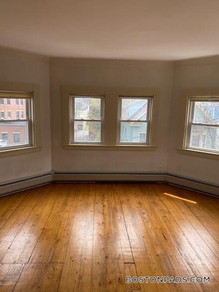 Building Photo - 139 Antrim St