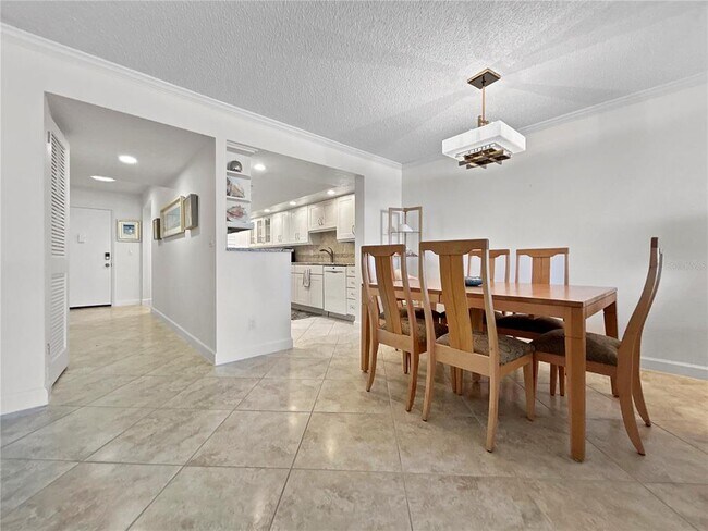 Building Photo - 4325 Gulf of Mexico Dr