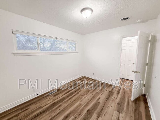 Building Photo - 373 E 150 N