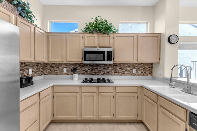 Building Photo - 37468 Westridge Ave