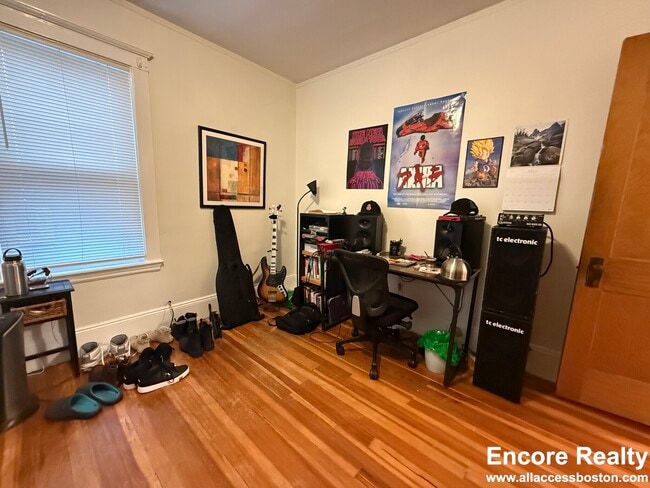 Building Photo - 39 Turner St