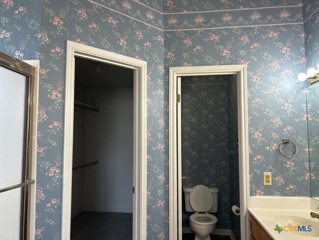 Building Photo - 4804 Shawn Dr