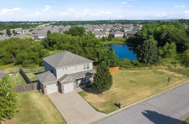 Building Photo - 3 Bed | 2.5 Bath in Broken Arrow!