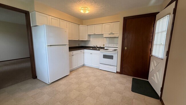 Building Photo - 2900 Thackeray Ave NW