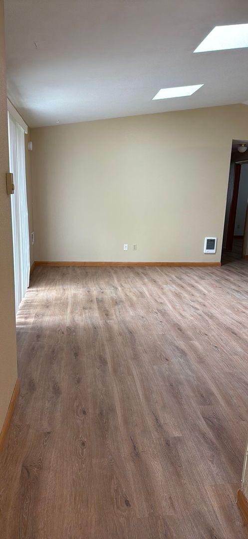 Building Photo - NE Bend Single Level 3 Bedroom / 2 Bathroom - PENDING APPLICATION